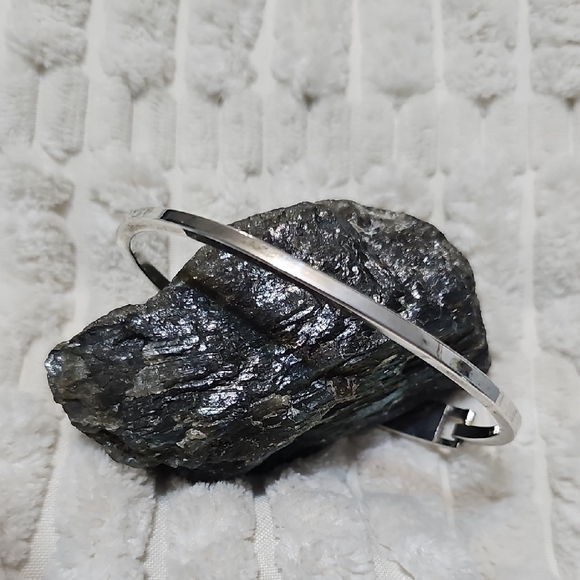 Iridescent Abalone Shell Bracelet - Picture 2 of 7